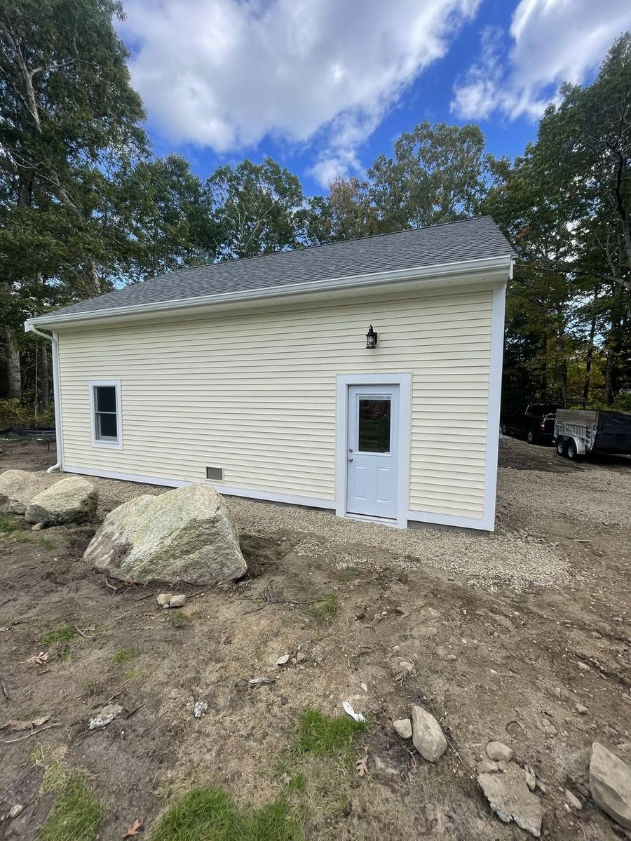 Newly completed detached outbuilding with vinyl siding — custom new construction by Perocchi Building & Remodeling, Cape Cod MA